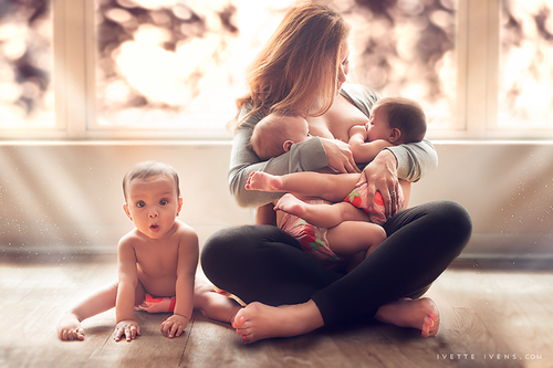 Lactancia en Tandem: El Gran Desafio de Amamantar a la vez a Dos Bebes
