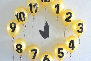 342984-Diy-New-Year-s-Eve-Balloon-Clock-Countdown
