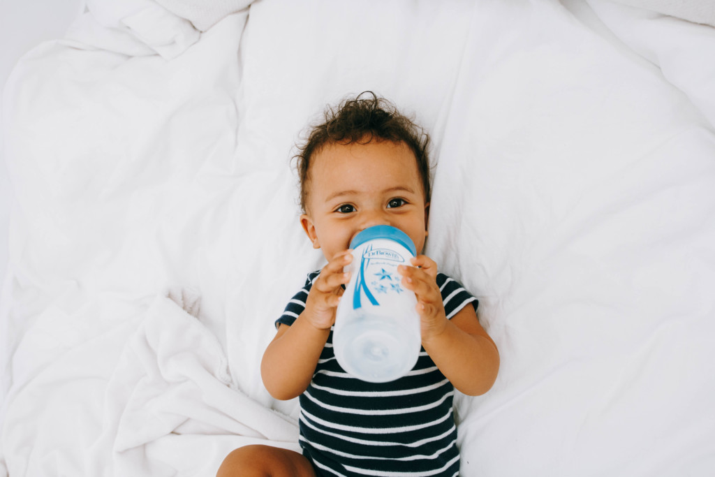 Juli Williams mom How I Got My Breastfed Baby to Take a Bottle: A Few Tips Contributor Miami Moms Blog