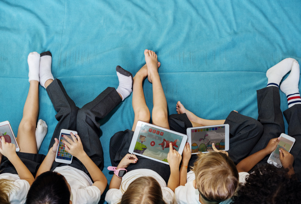 Kids Are Wired. Time to Pull the Plug on Technology? Gina Hickey Contributor Miami Moms Blog