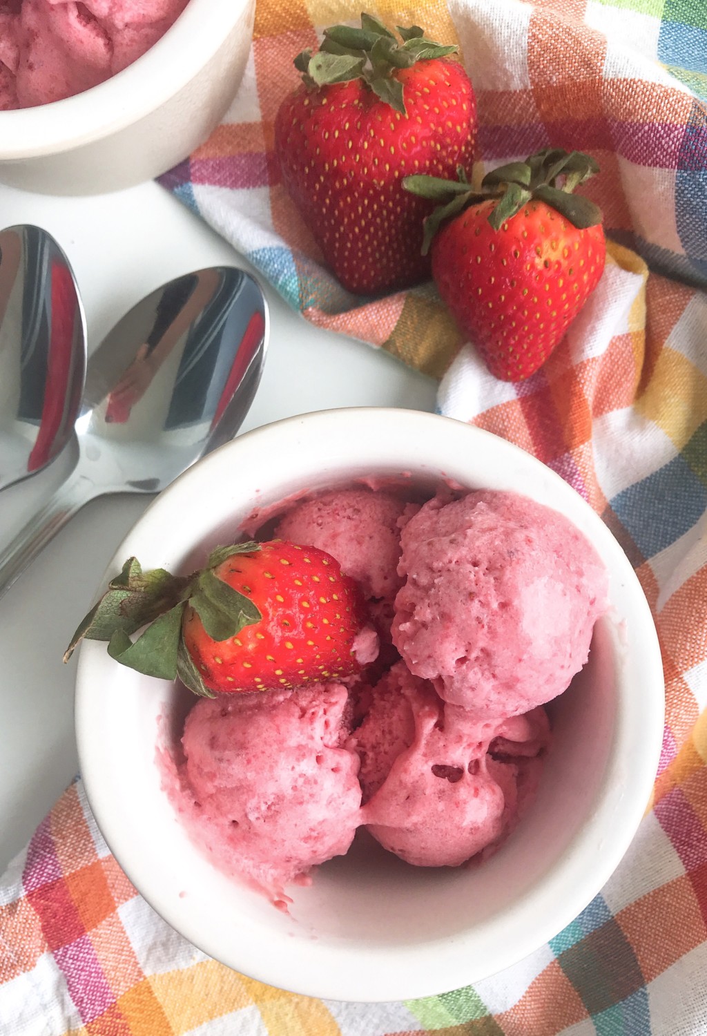 Image: A bowl of homemade dairy-free, gluten-free strawberry ice cream