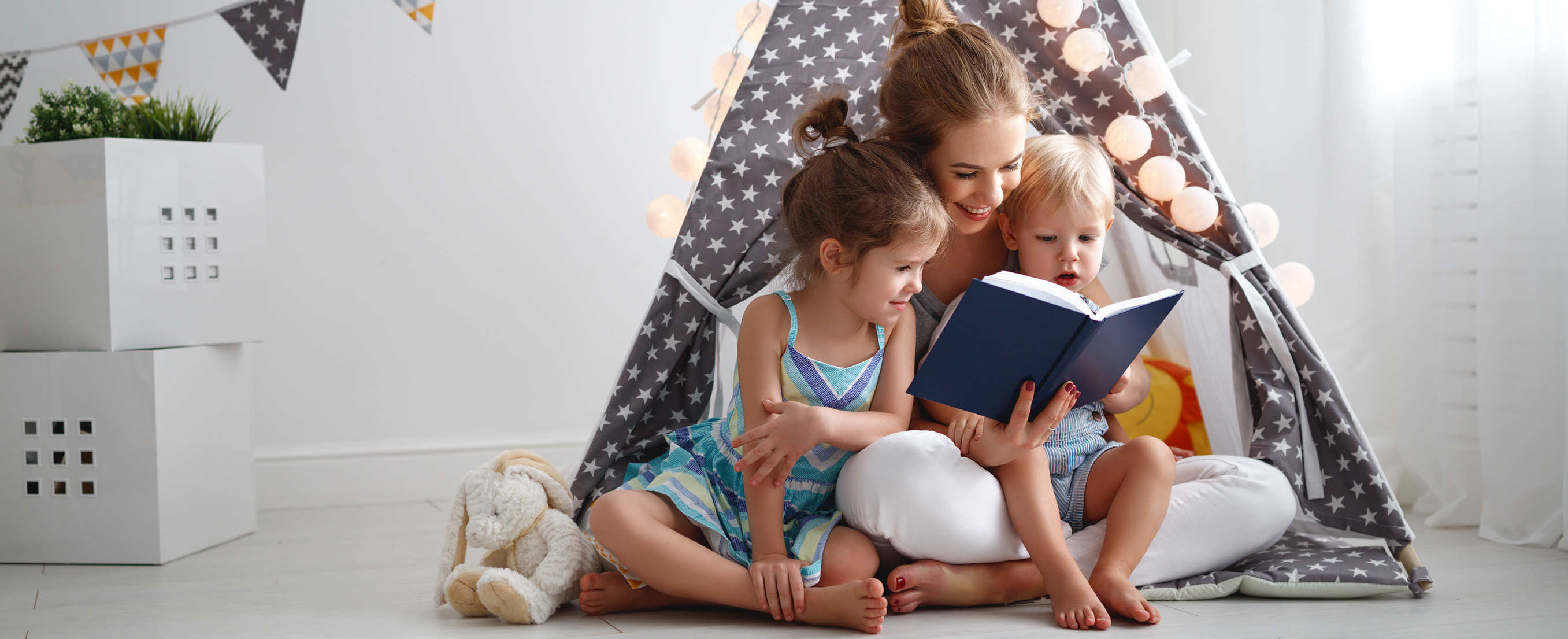 Promoting Literacy During Infancy Can Help your Baby's Development miami moms blog 