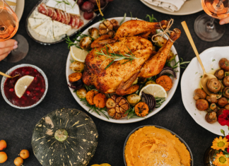 Image: A variety of food dishes on a Thanksgiving table