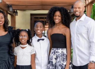 Holiday Family Photo Shoot: How to Make It a Positive Experience Sharonda Stewart Contributor Miami Mom Collective
