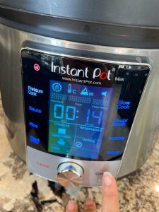 Setting the time and pressure on the Instant Pot