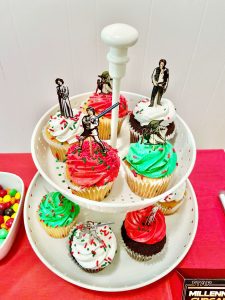 Cupcakes with Star Wars toppers