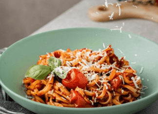 A bowl of spaghetti, a great dish for picky eaters