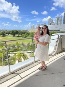 Rachel and her daughter at Frost Science, with the Miami skyline behind them