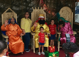 Children pose with The Three Kings in Puerto Rico