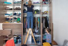 Image: A mom organizes a room while her children play