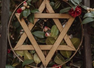 Image: Star of David with flowers
