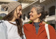 Image: A mom with her teenaged daughter